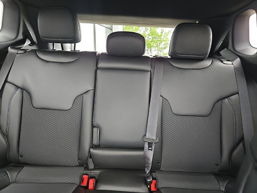 New 2026 Jeep Compass Latitude AWD/4WD image 37