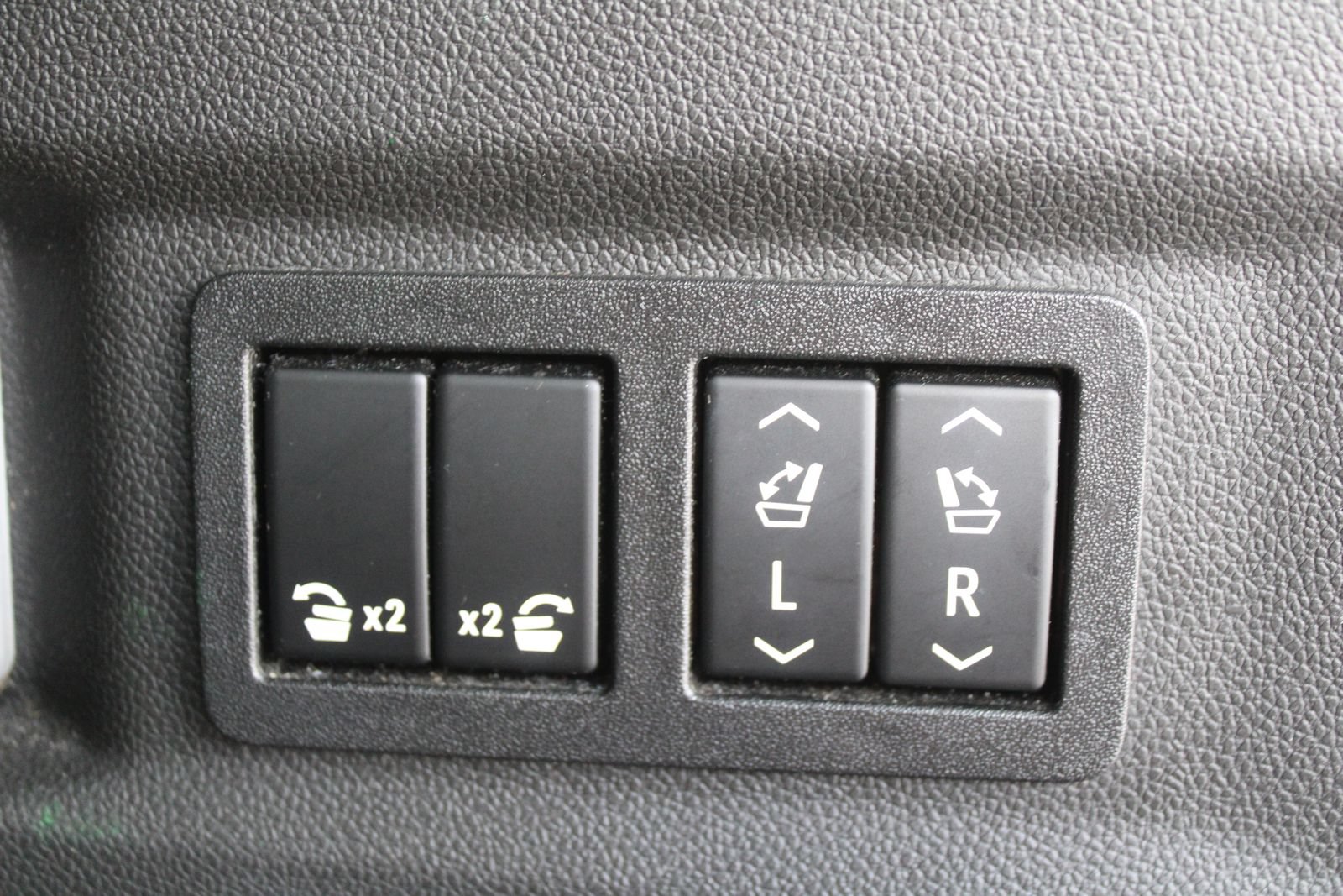 Used 2022 Chevrolet Tahoe RST w/ Luxury Package RWD image 11