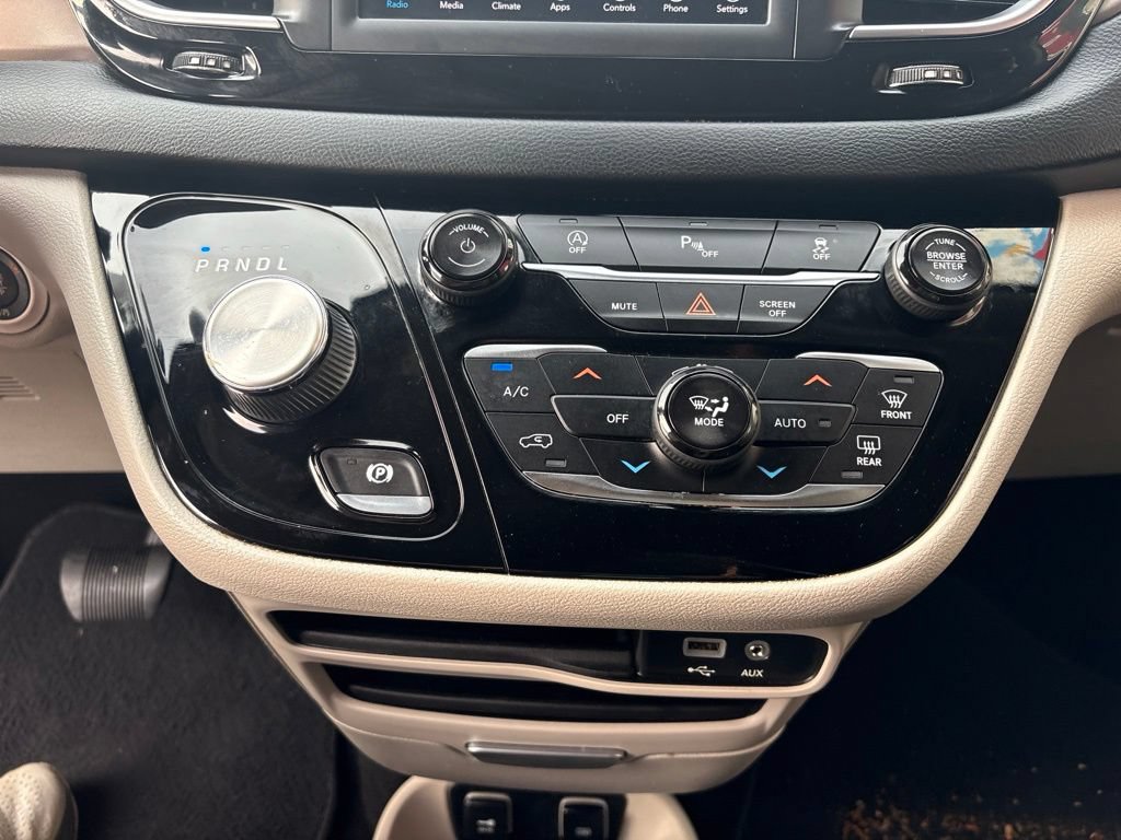 Used 2019 Chrysler Pacifica Touring-L FWD image 20