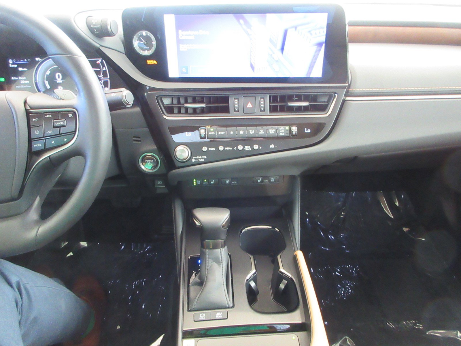 Used 2025 Lexus ES 300h w/ Premium Package FWD image 38