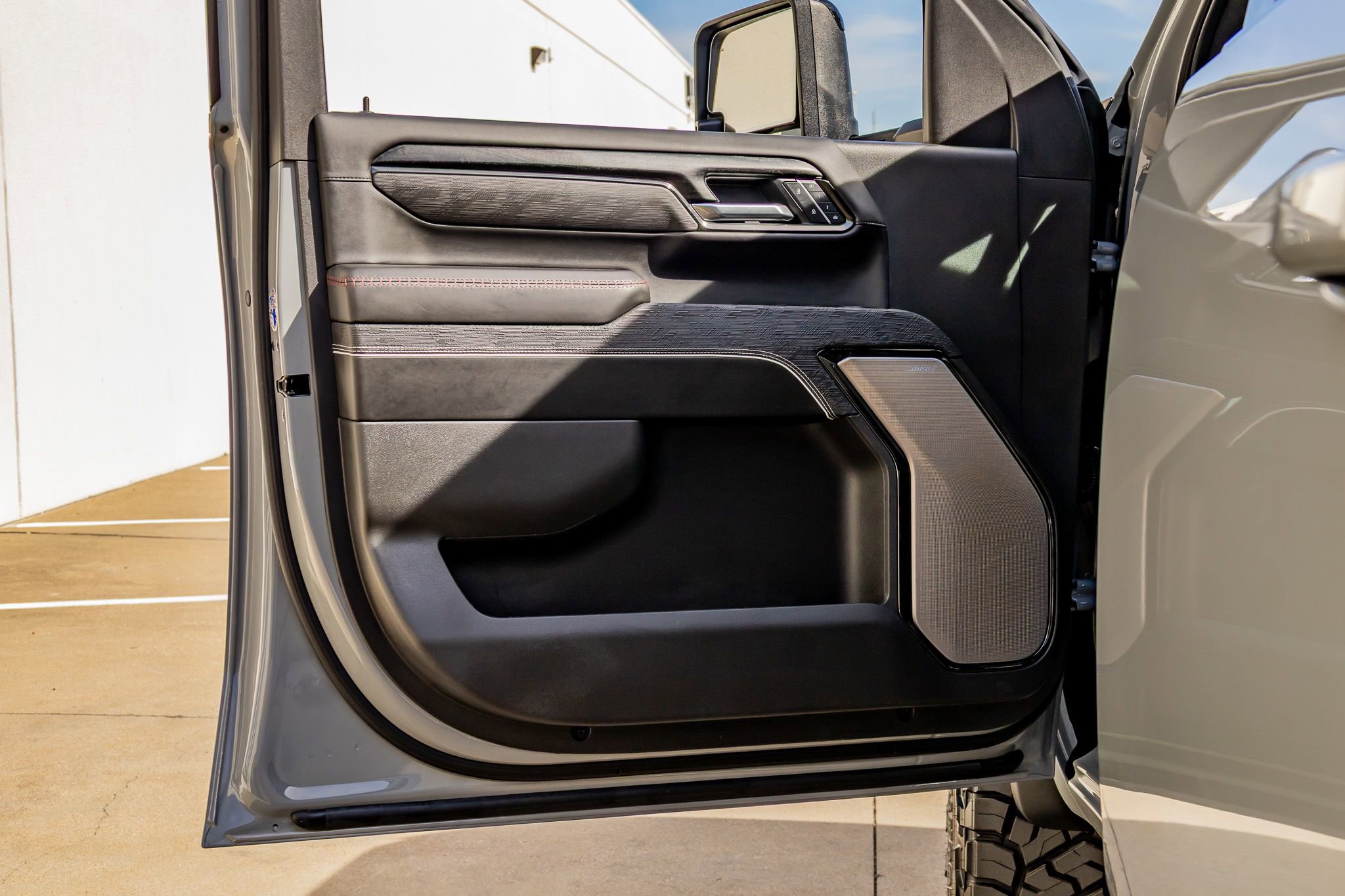 Used 2025 GMC Sierra 2500 AT4X image 35