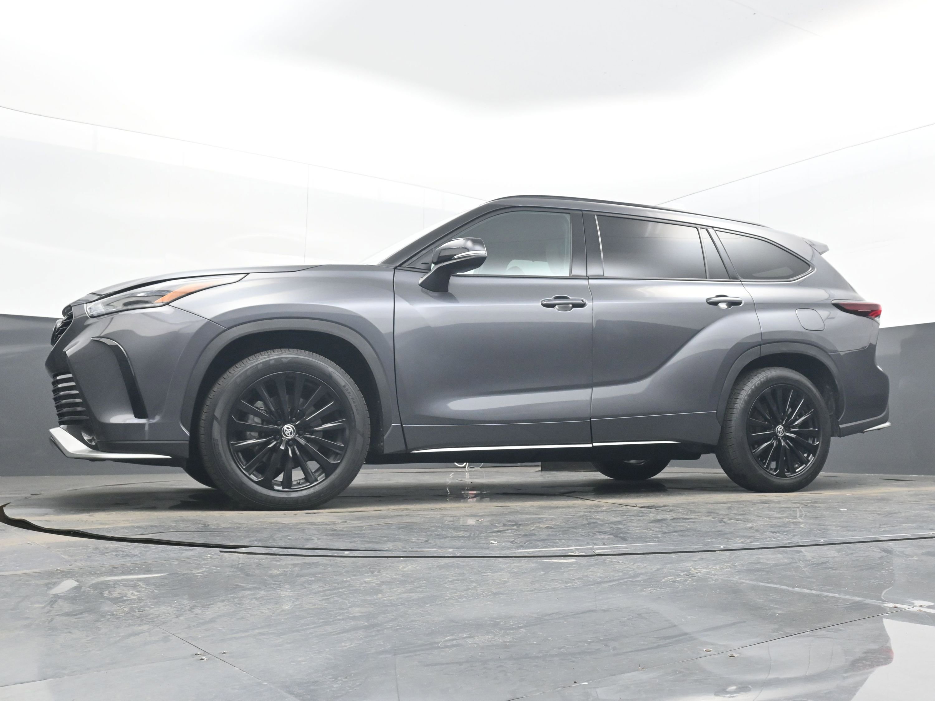 Used 2024 Toyota Highlander XSE image 28