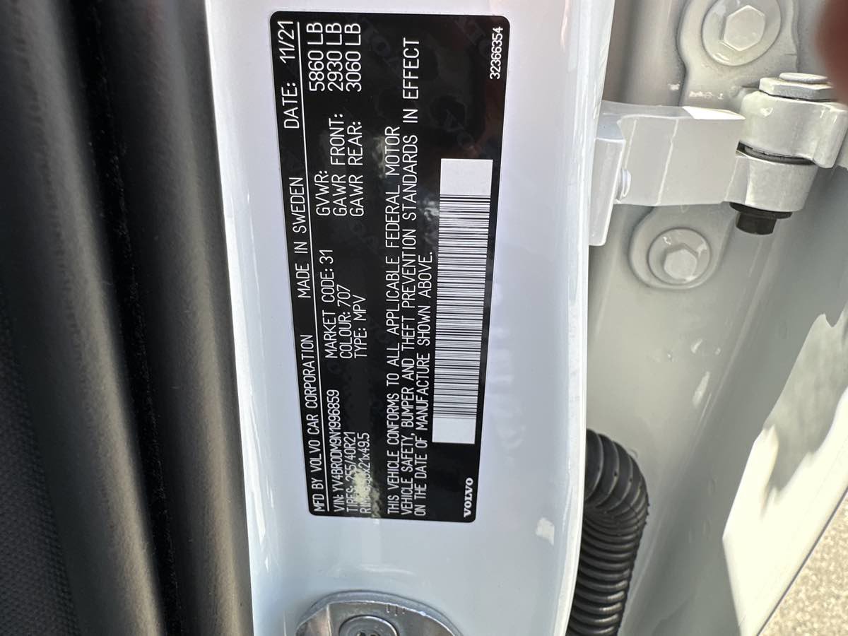 Used 2022 Volvo XC60 T8 R-Design w/ Advanced Package image 26