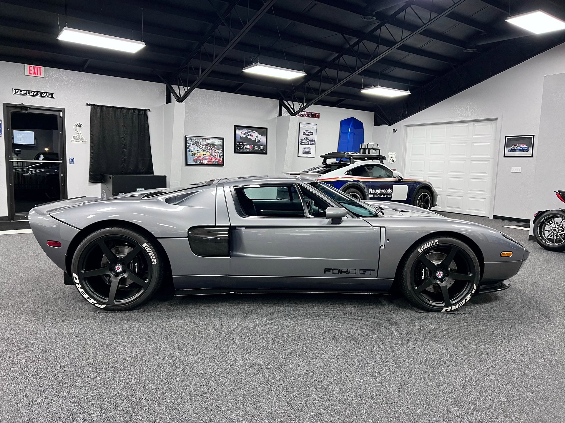 Used 2006 Ford GT RWD image 5