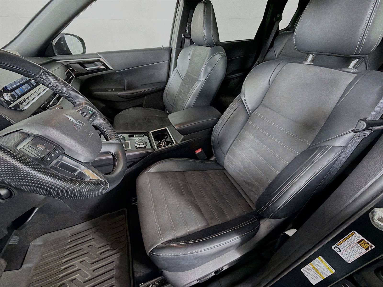 Used 2024 Mitsubishi Outlander SE Black Edition AWD/4WD image 2