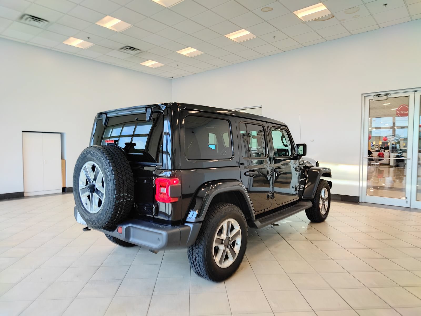 Used 2020 Jeep Wrangler Unlimited Sahara AWD/4WD image 3