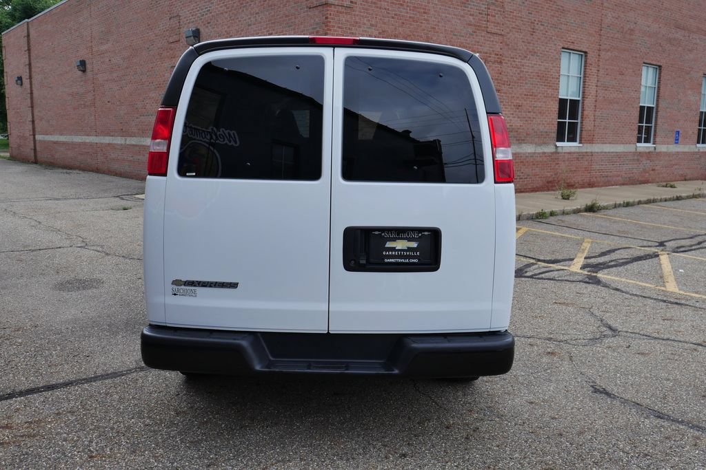 Used 2025 Chevrolet Express 3500 LS RWD image 5