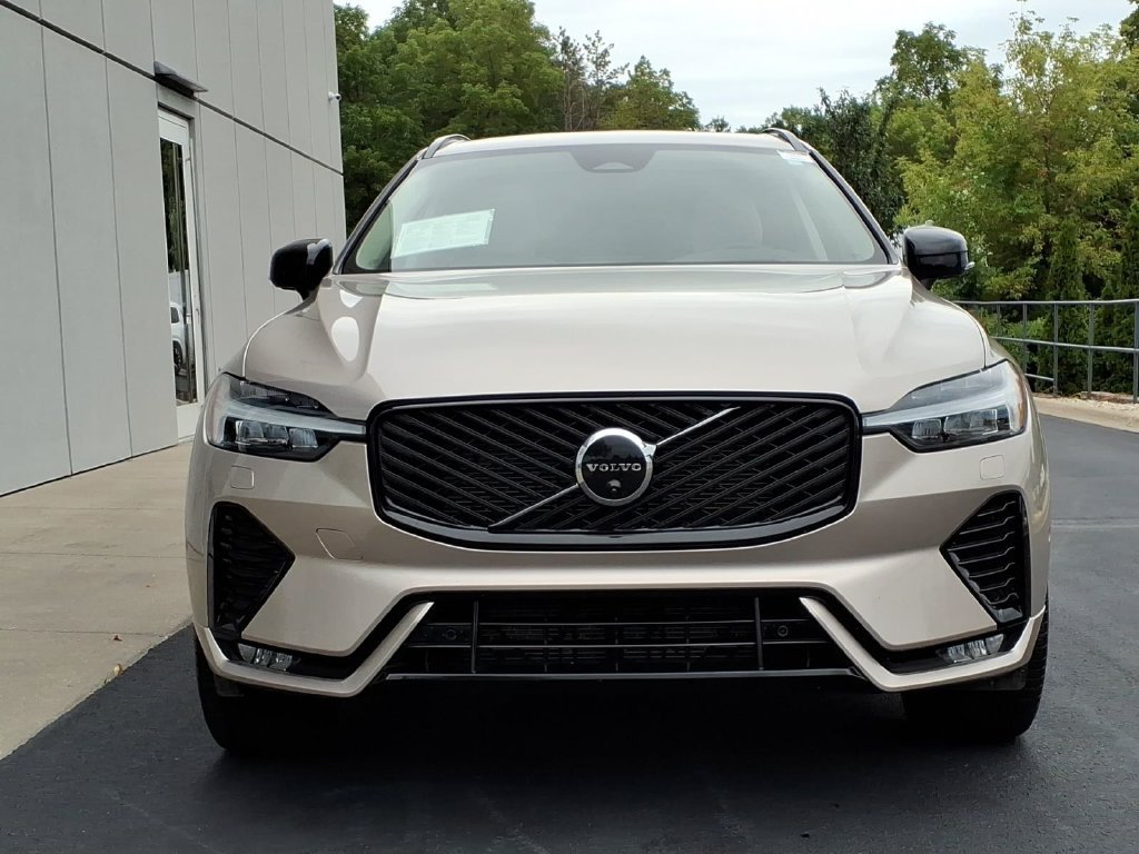 Certified 2026 Volvo XC60 B5 Ultra AWD/4WD image 2