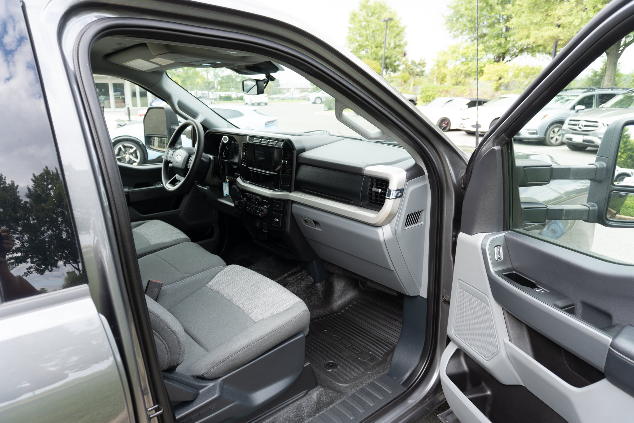 Used 2023 Ford F250 XLT w/ FX4 Off-Road Package AWD/4WD image 27