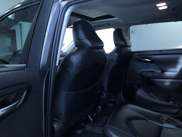 Used 2023 Toyota Highlander XLE image 21