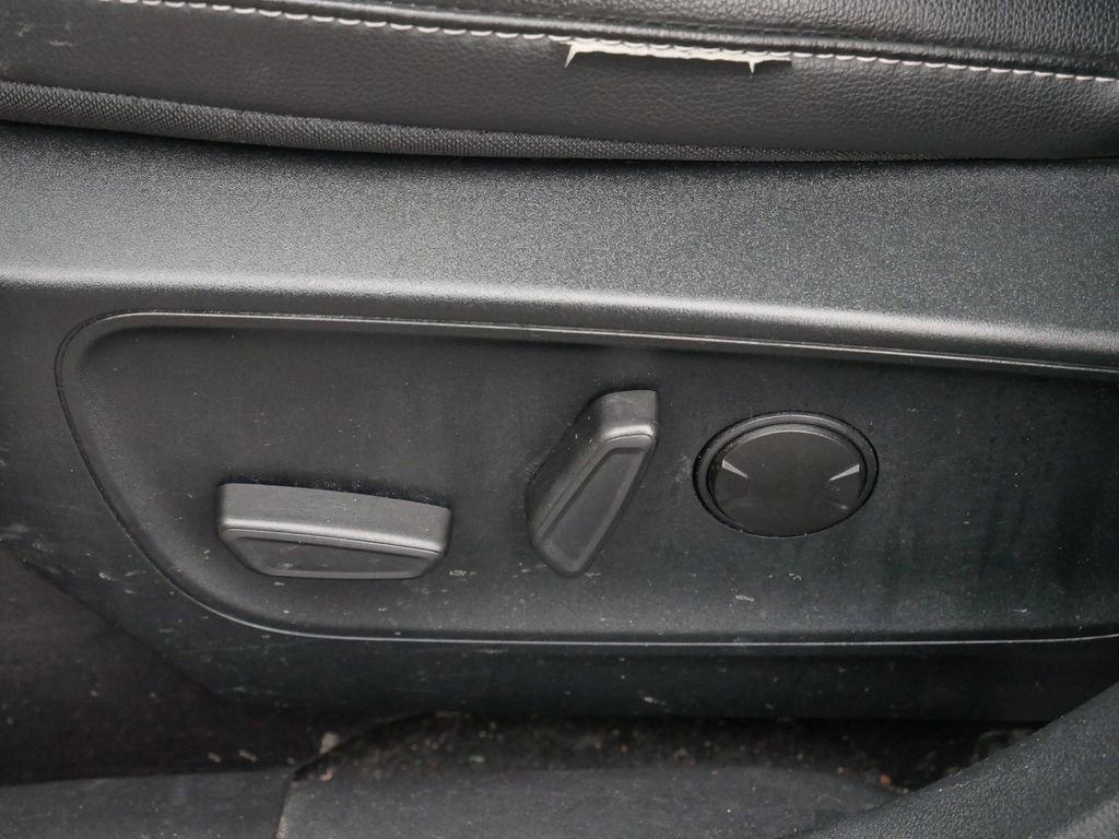 Used 2020 Ford Escape SE Sport image 5