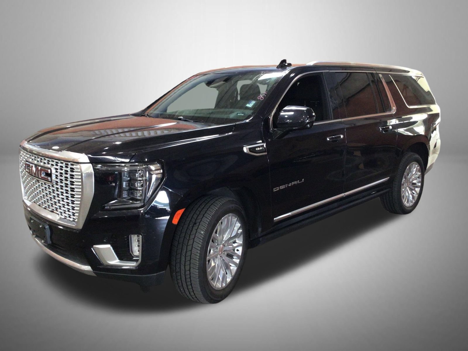 Used 2023 GMC Yukon XL Denali AWD/4WD image 2