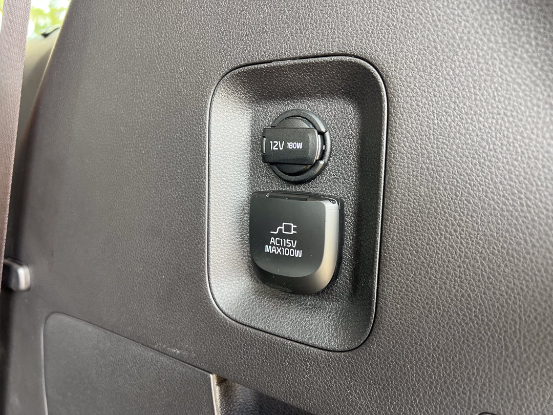 Used 2026 Kia Carnival SX w/ SX Dark Edition Package FWD image 8