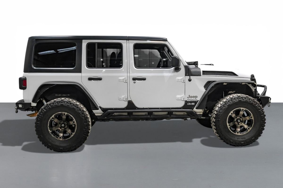 Used 2018 Jeep Wrangler Unlimited Sahara image 5