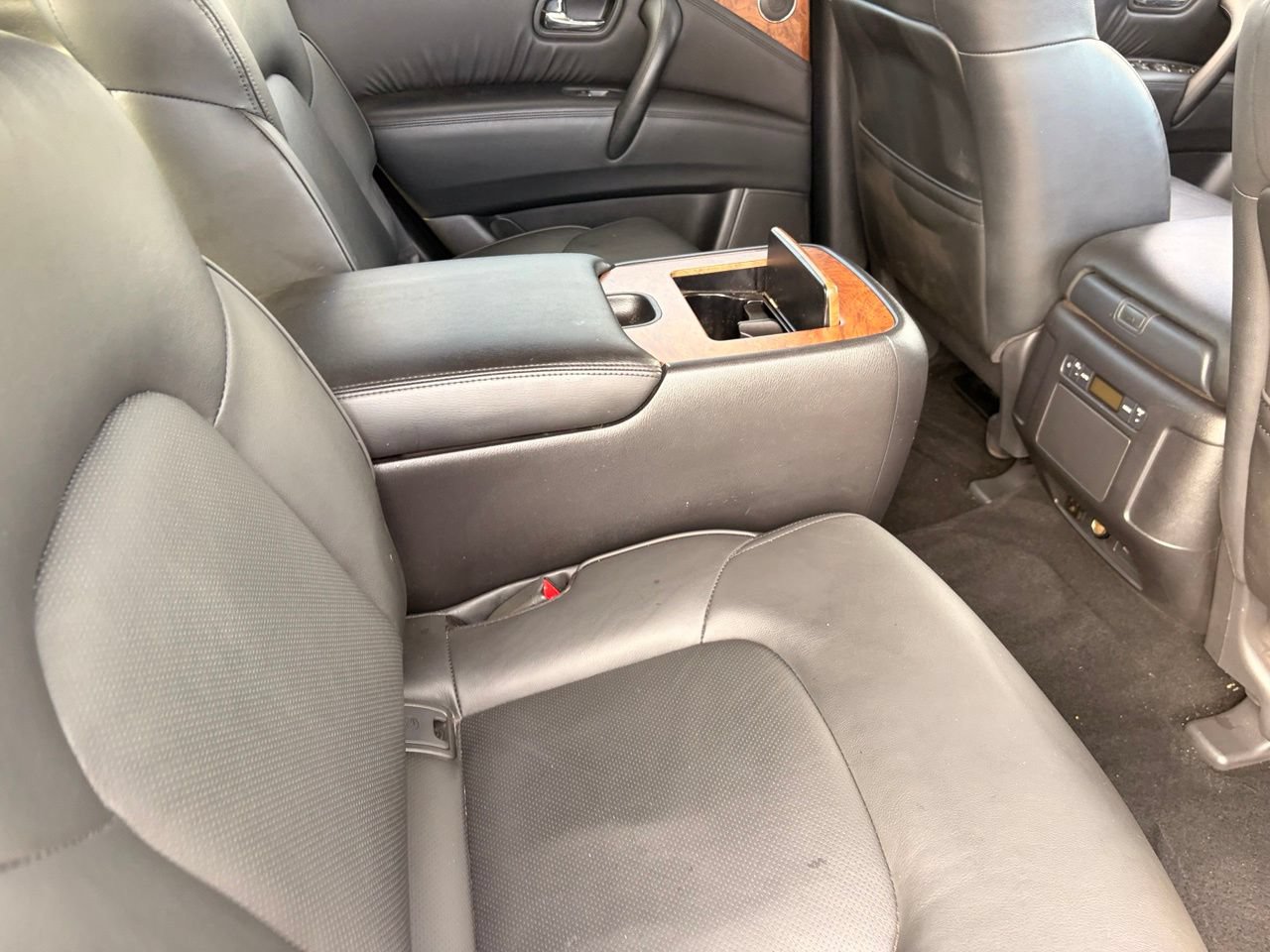 Used 2024 Nissan Armada SL w/ Captain's Chairs Package RWD image 15