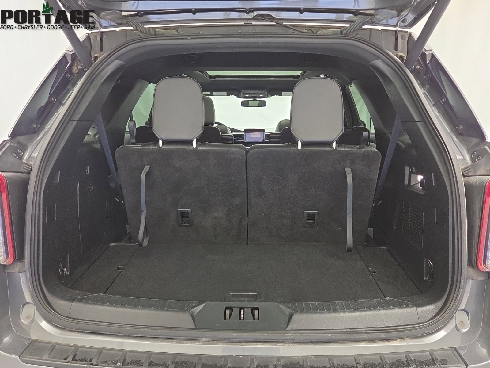 Used 2023 Ford Explorer ST AWD/4WD image 34