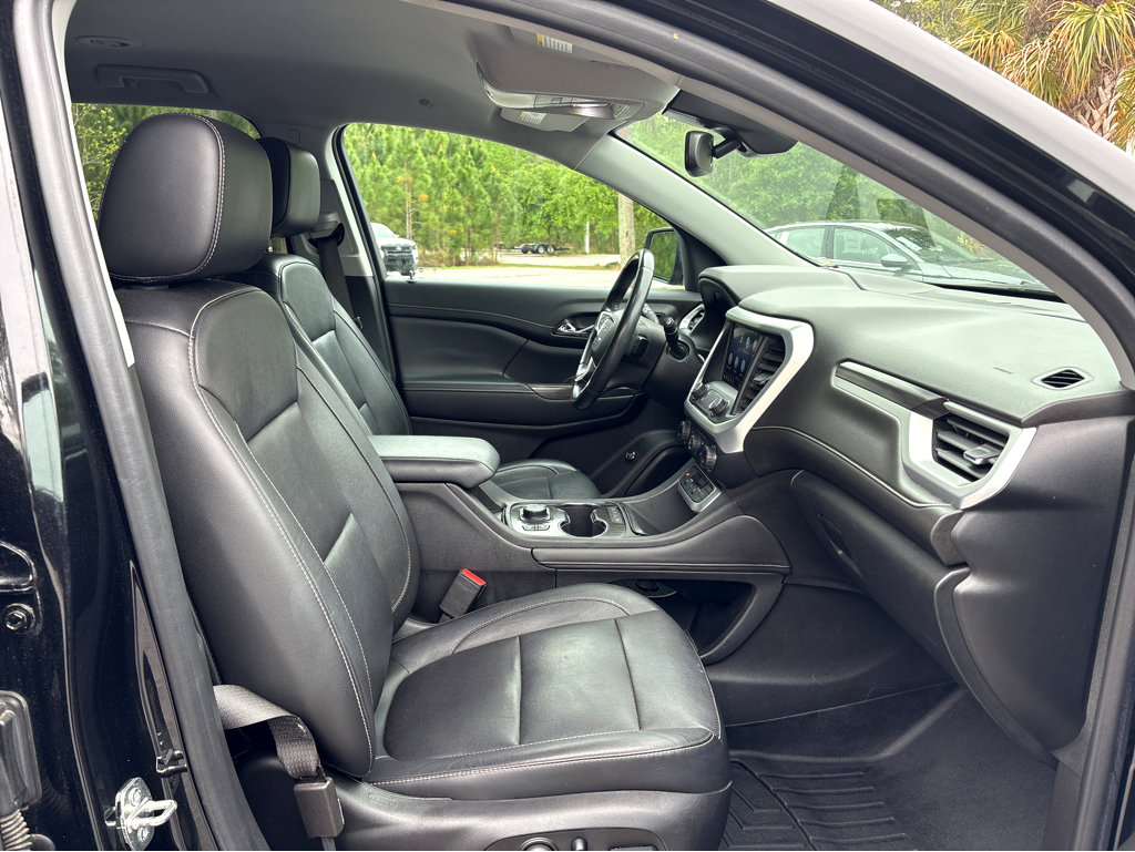 Used 2020 GMC Acadia SLT w/ Driver Alert Package II image 11