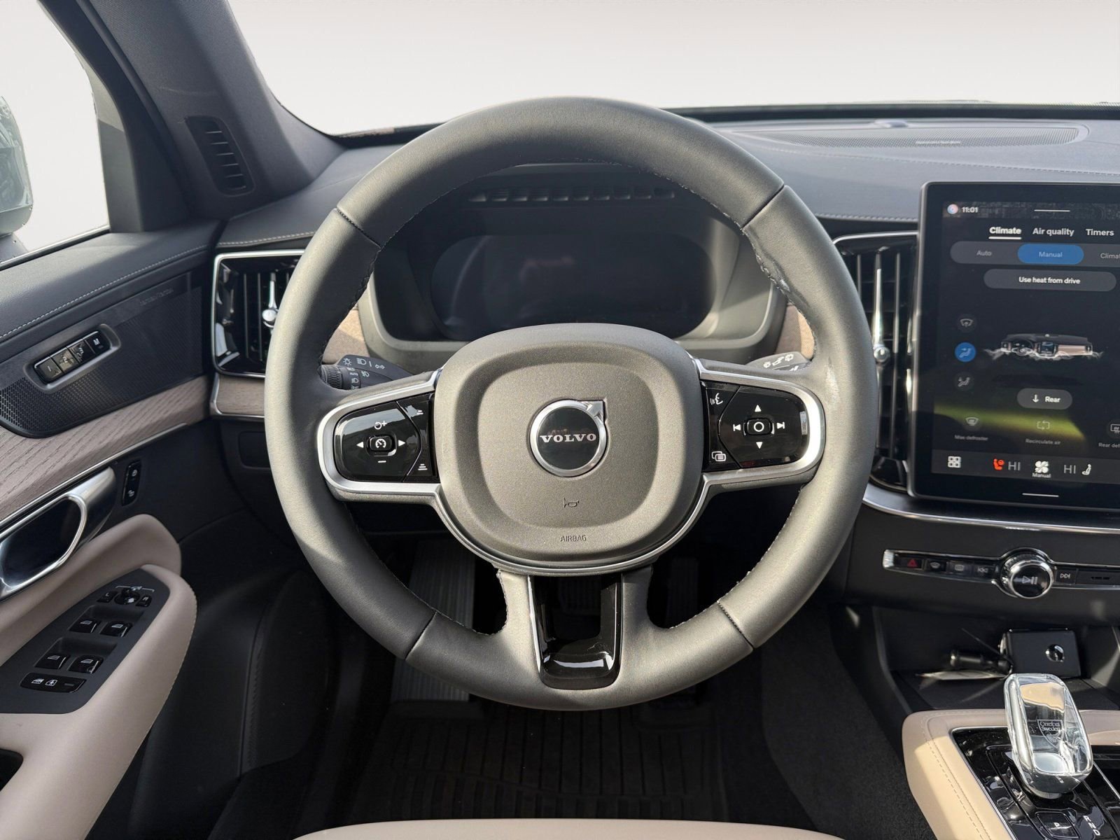 New 2026 Volvo XC90 B6 Plus w/ Protection Package Premier AWD/4WD image 12