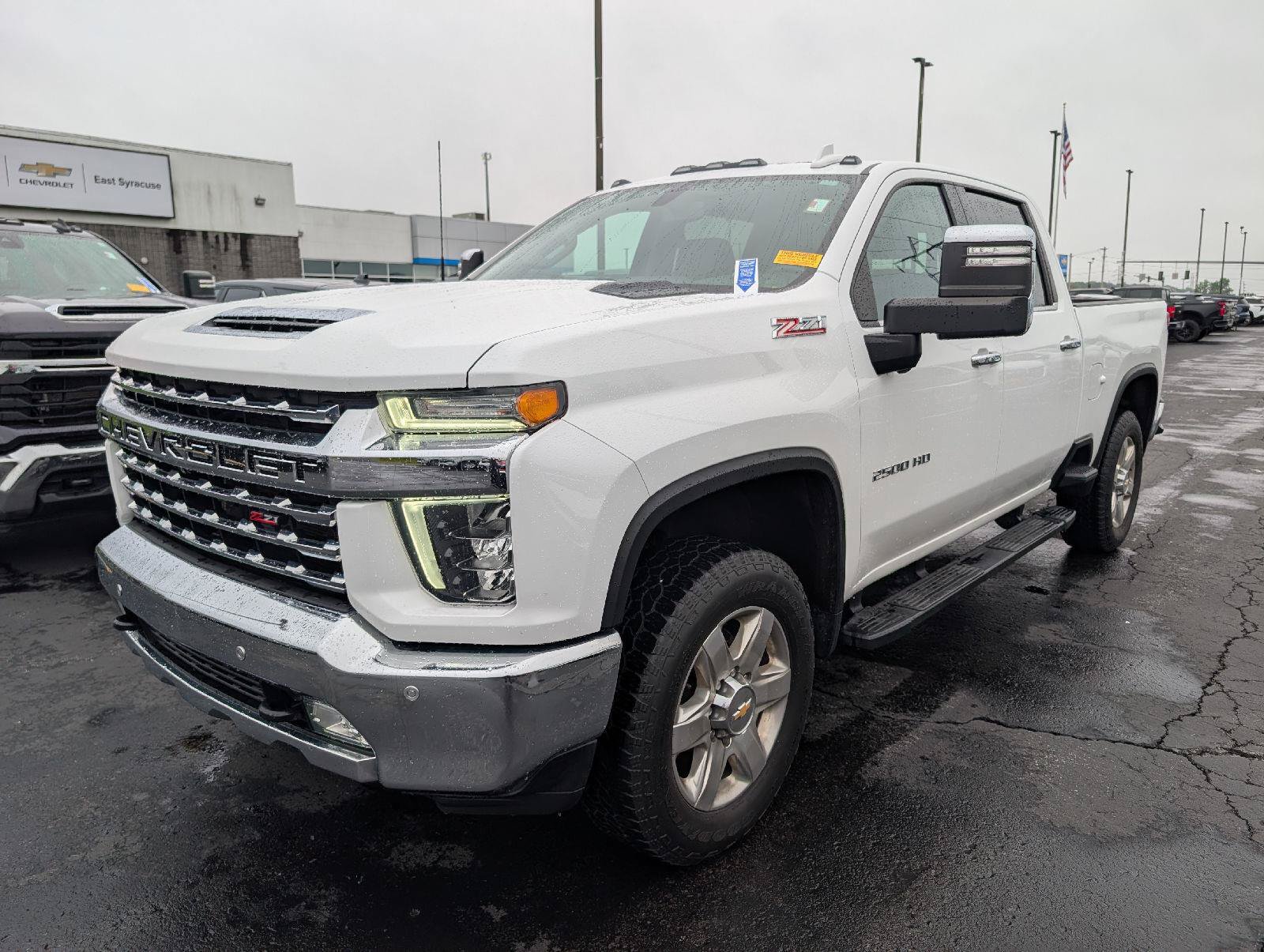 Used 2022 Chevrolet Silverado 2500 LTZ w/ LTZ Plus Package AWD/4WD image 3