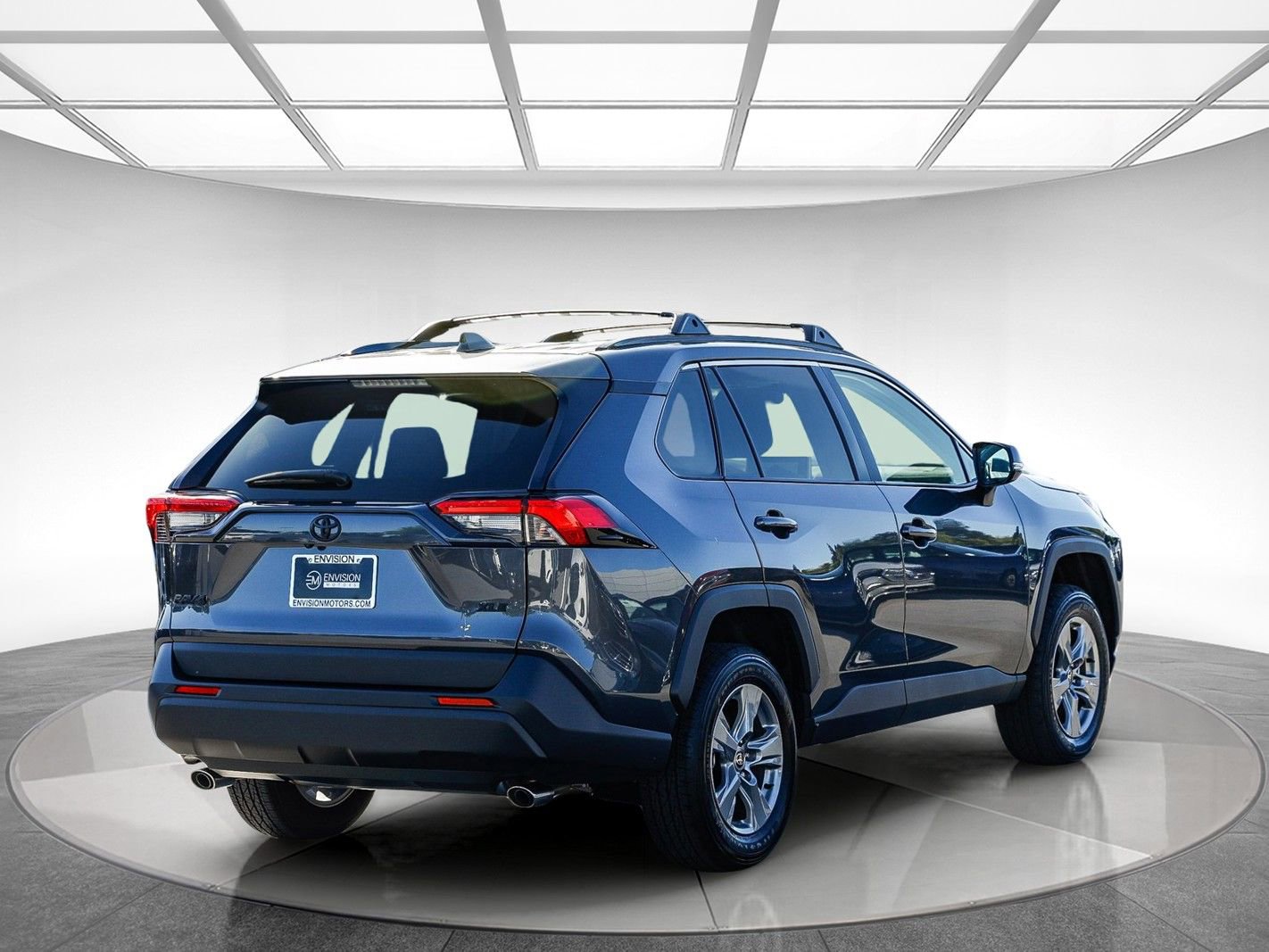 Used 2025 Toyota RAV4 XLE w/ Convenience Package FWD image 4