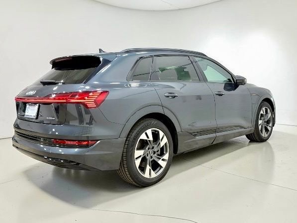 Used 2021 Audi e-tron Premium w/ Convenience Plus Package image 19