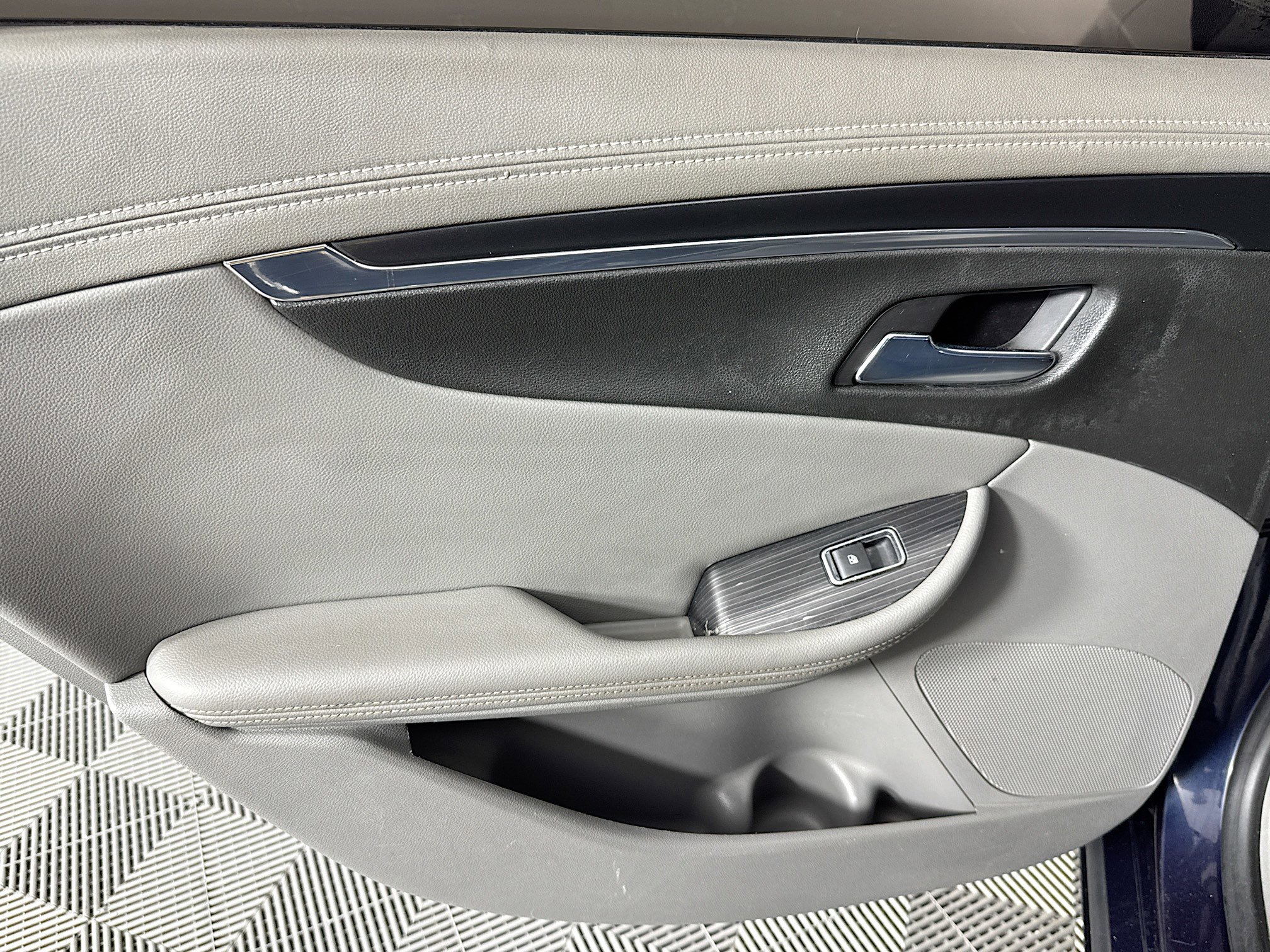 Used 2018 Chevrolet Impala LT w/ Sunroof and Spoiler Package image 25