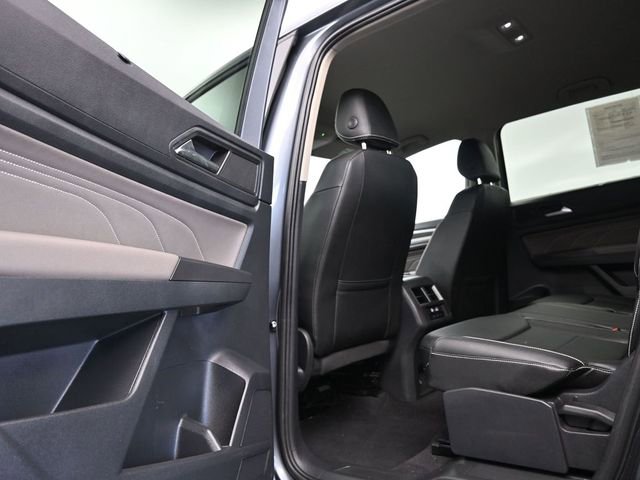 Used 2023 Volkswagen Atlas SE w/ Black Wheel Package image 13