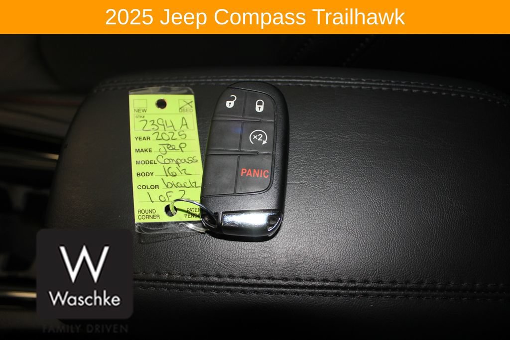 Used 2025 Jeep Compass Trailhawk w/ Trailhawk Convenience Group AWD/4WD image 33