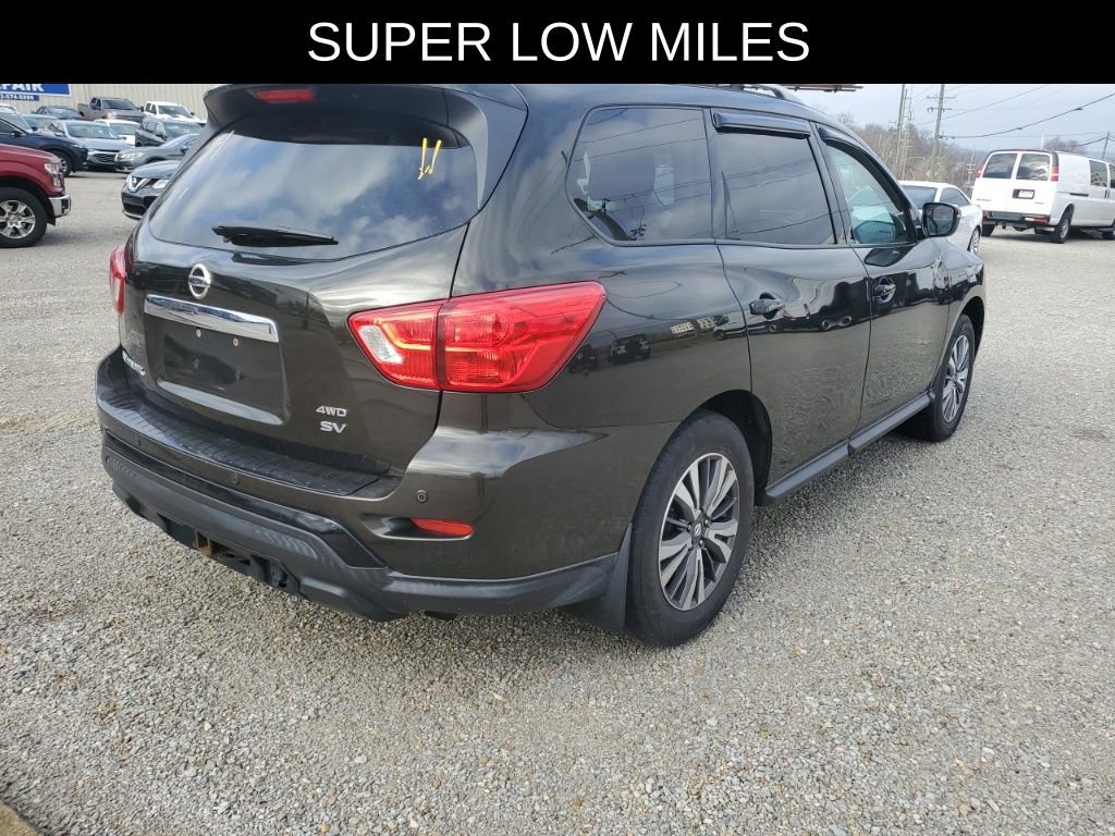 Used 2017 Nissan Pathfinder SV w/ SV Tech Package image 4