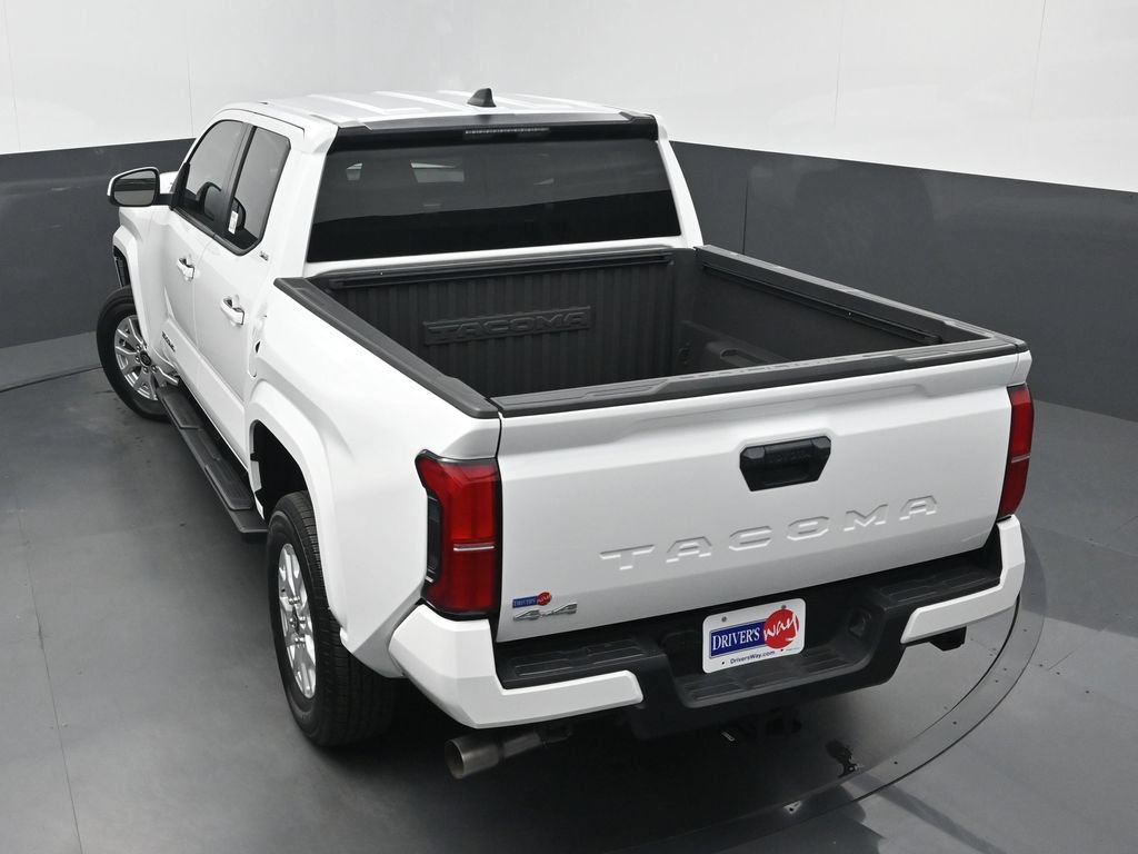 Used 2024 Toyota Tacoma SR5 AWD/4WD image 32