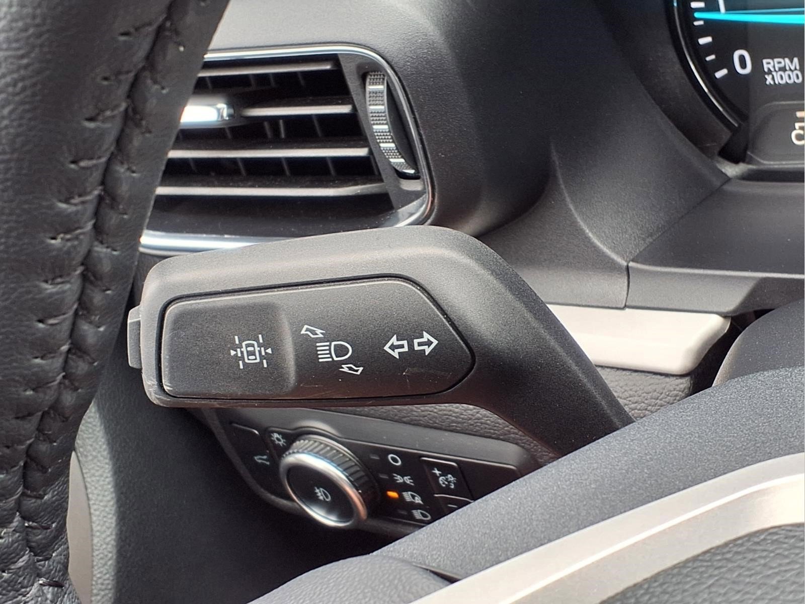 Used 2024 Ford Explorer XLT w/ Equipment Group 202A AWD/4WD image 18