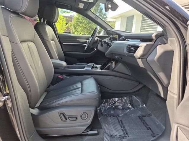 Certified 2024 Audi Q8 e-tron Premium Plus w/ Premium Plus Package AWD/4WD image 20