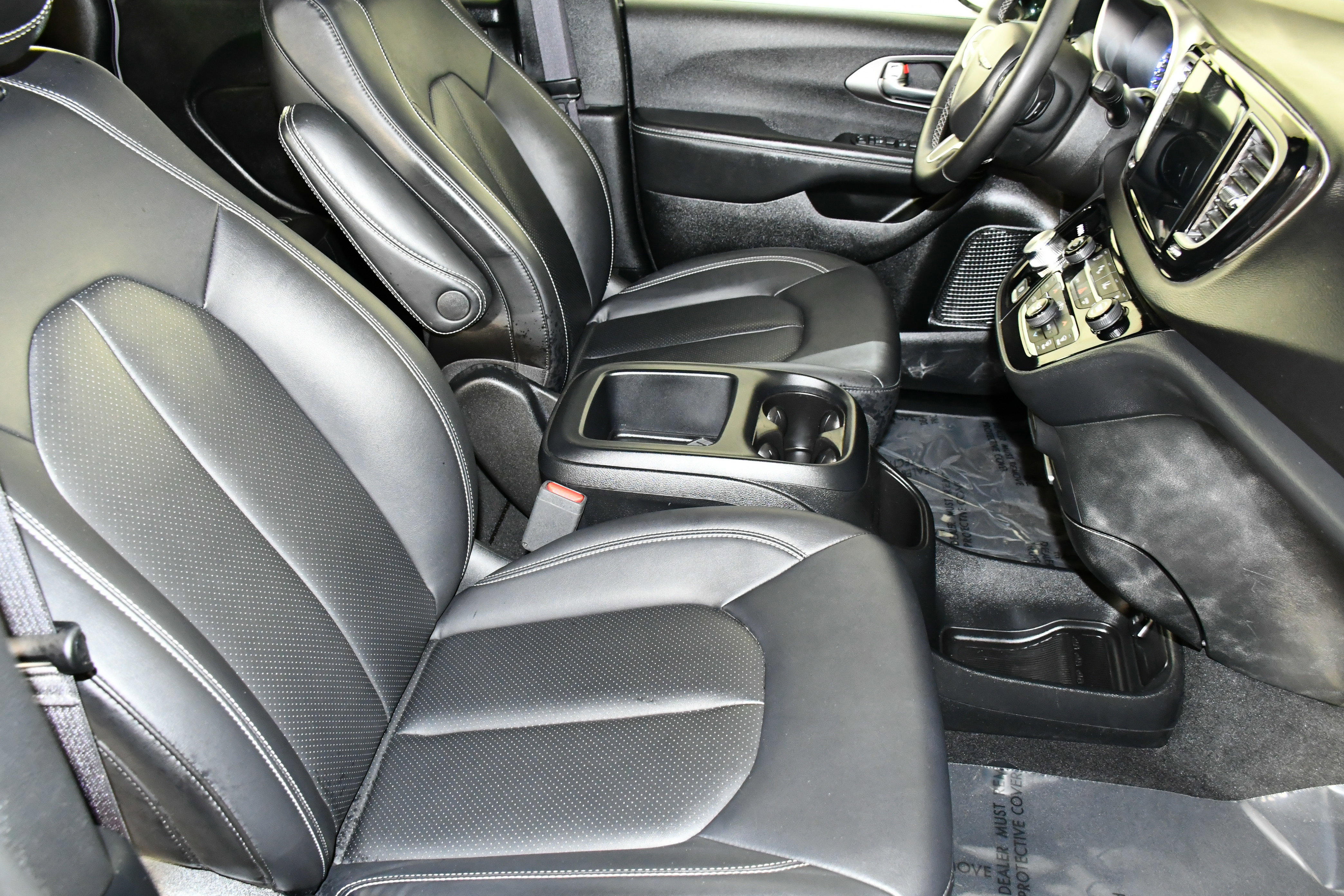 Used 2025 Chrysler Pacifica Select image 42