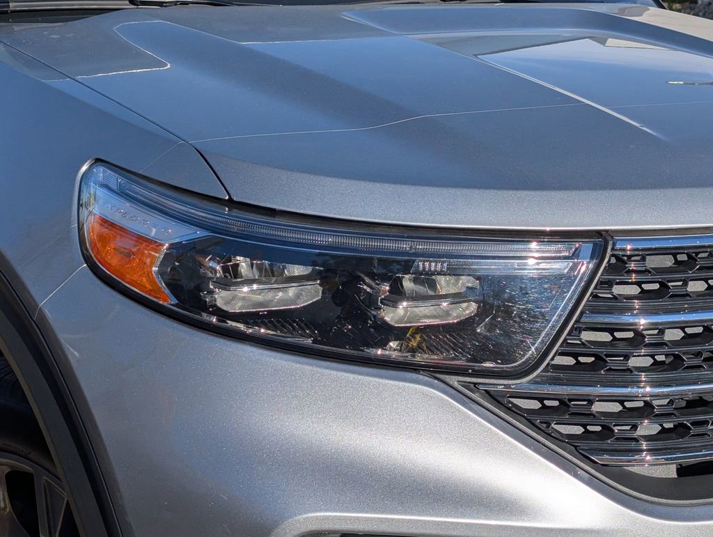 Used 2022 Ford Explorer XLT w/ Equipment Group 202A image 3