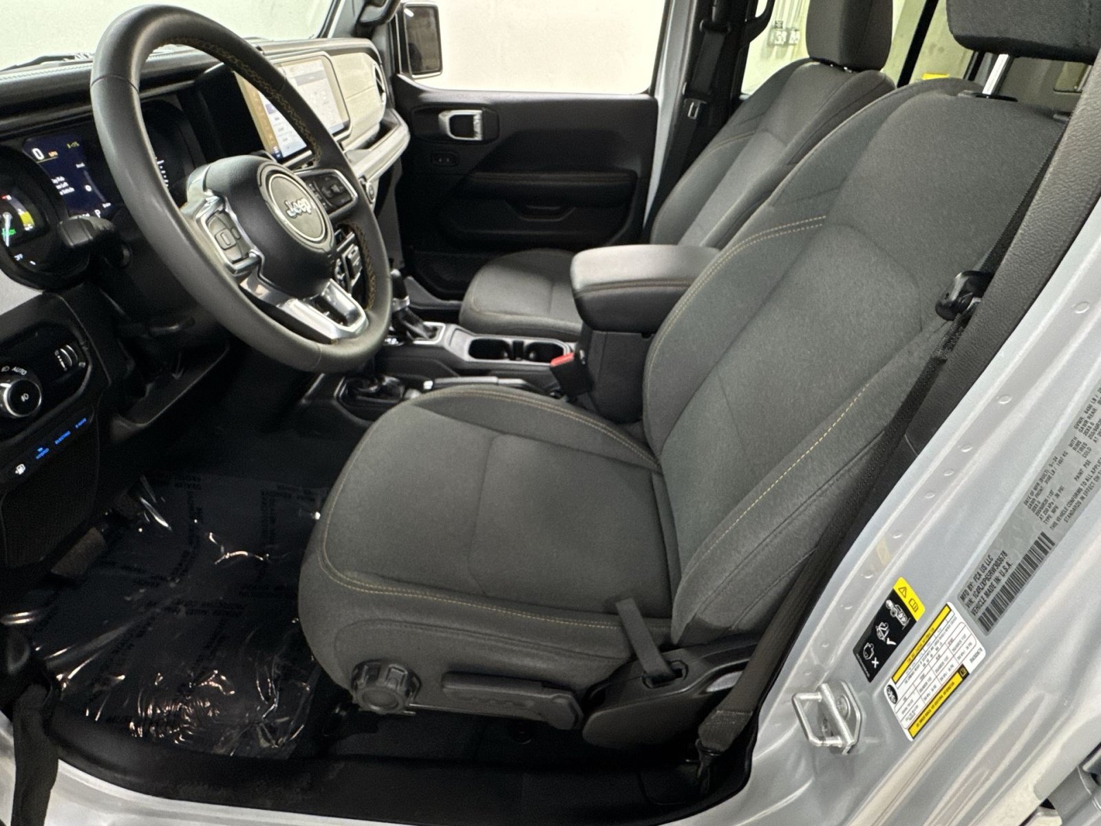 Used 2024 Jeep Wrangler Unlimited Sahara AWD/4WD image 16