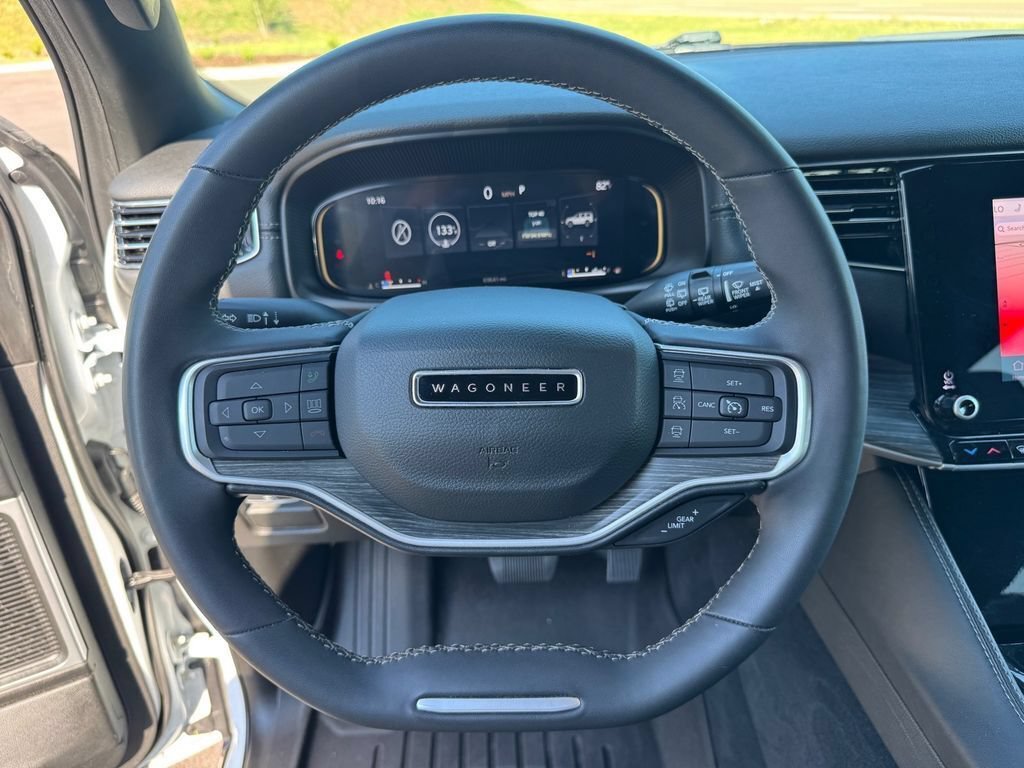 Used 2024 Jeep Wagoneer L Series III w/ Flexible Seating Group AWD/4WD image 26