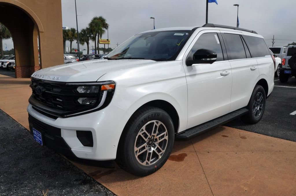 New 2025 Ford Expedition Active image 1