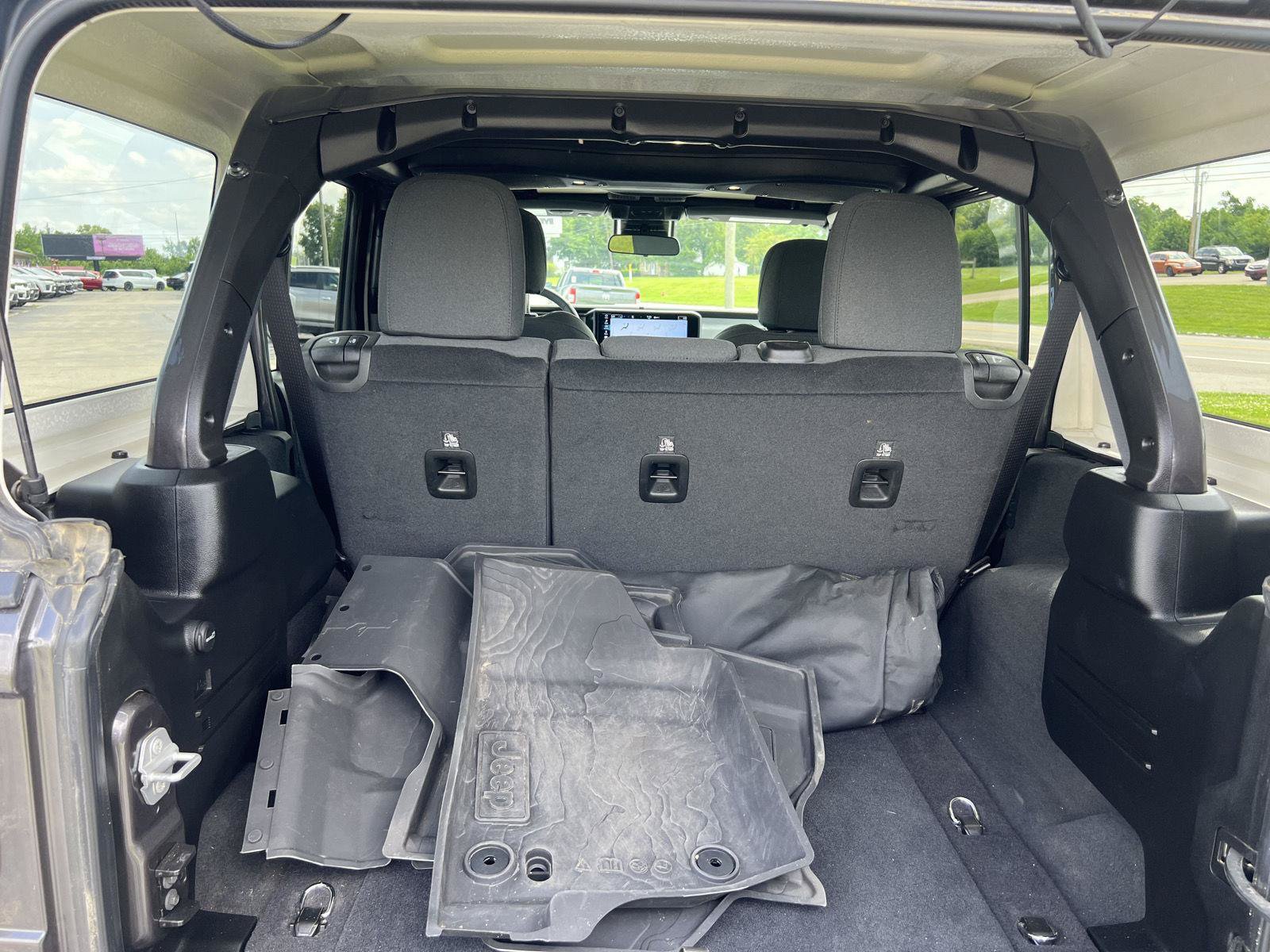 Used 2025 Jeep Wrangler Unlimited Sport AWD/4WD image 28