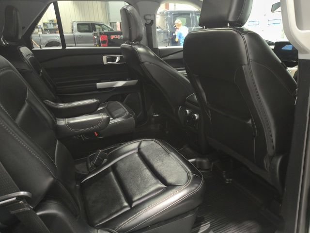 Used 2021 Ford Explorer XLT w/ Equipment Group 202A AWD/4WD image 24