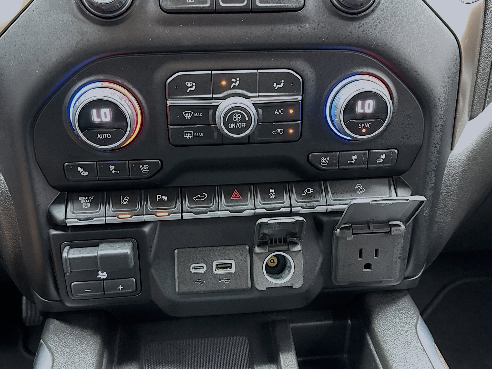 Used 2022 Chevrolet Silverado 2500 High Country w/ Z71 Off-Road Package image 12