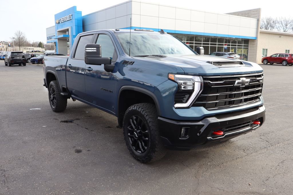 Used 2025 Chevrolet Silverado 2500 LT w/ Trail Boss Package image 2