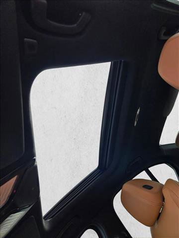 Used 2025 BMW 330i Sedan w/ Premium Package image 16