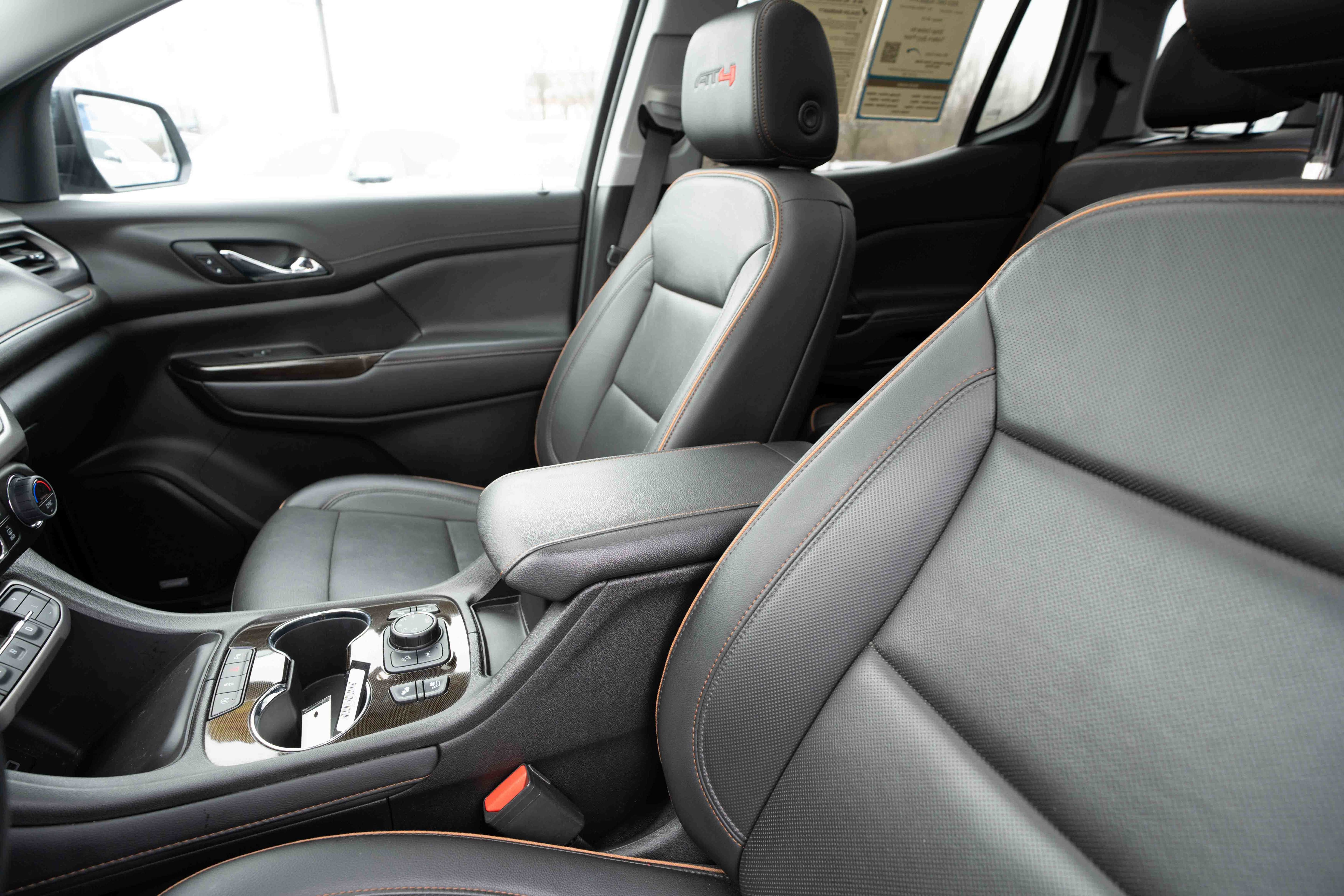 Used 2023 GMC Acadia AT4 w/ Technology Package image 10