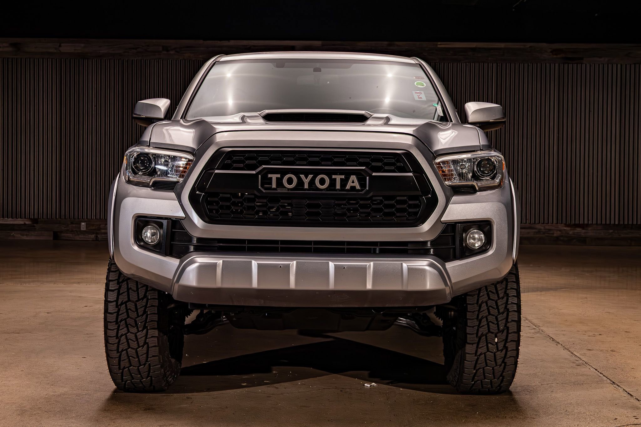 Used 2017 Toyota Tacoma TRD Sport w/ Tow Package (A/T) image 2