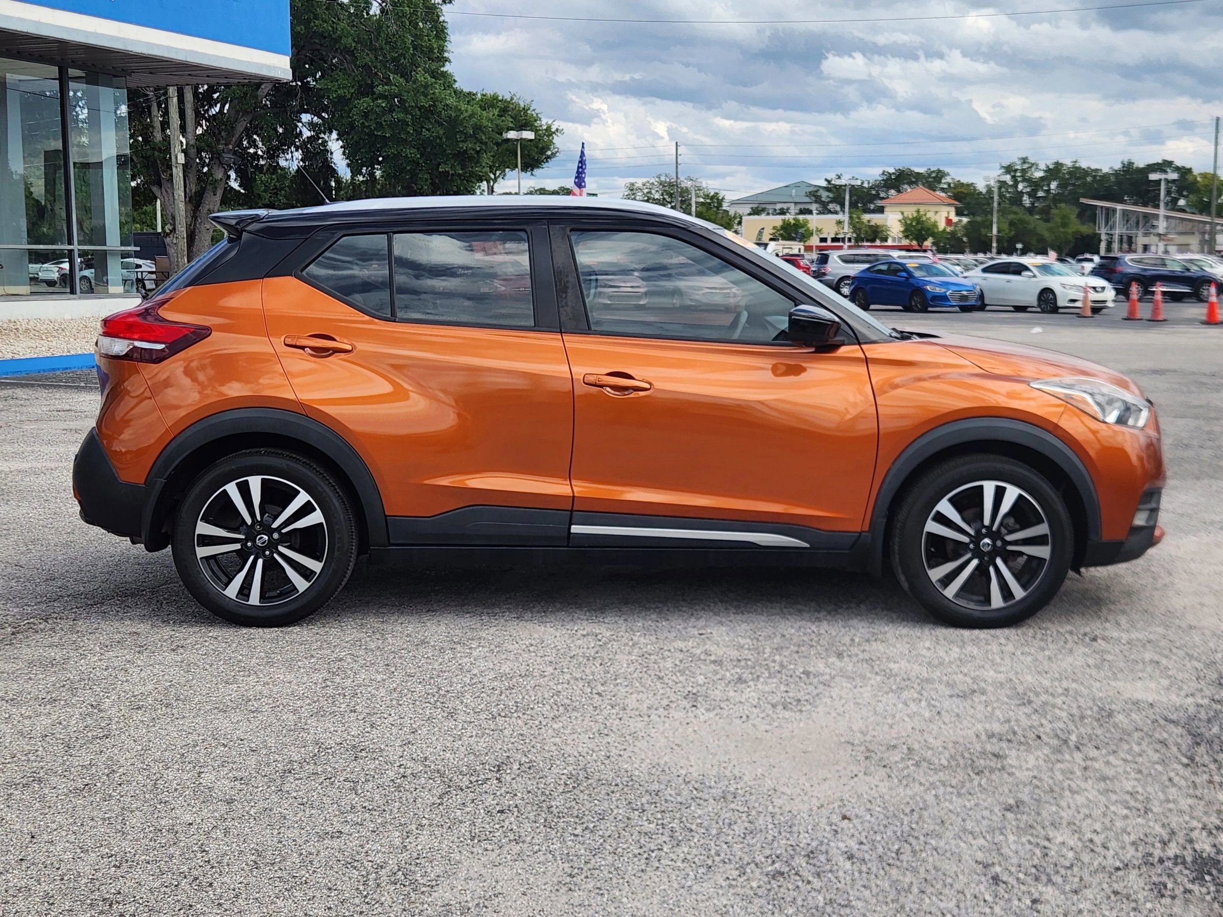 Used 2020 Nissan Kicks SR w/ SR Premium Package FWD image 8