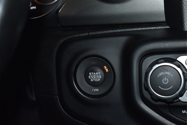 Used 2022 Jeep Wrangler Unlimited Sahara w/ Dual Top Group AWD/4WD image 23