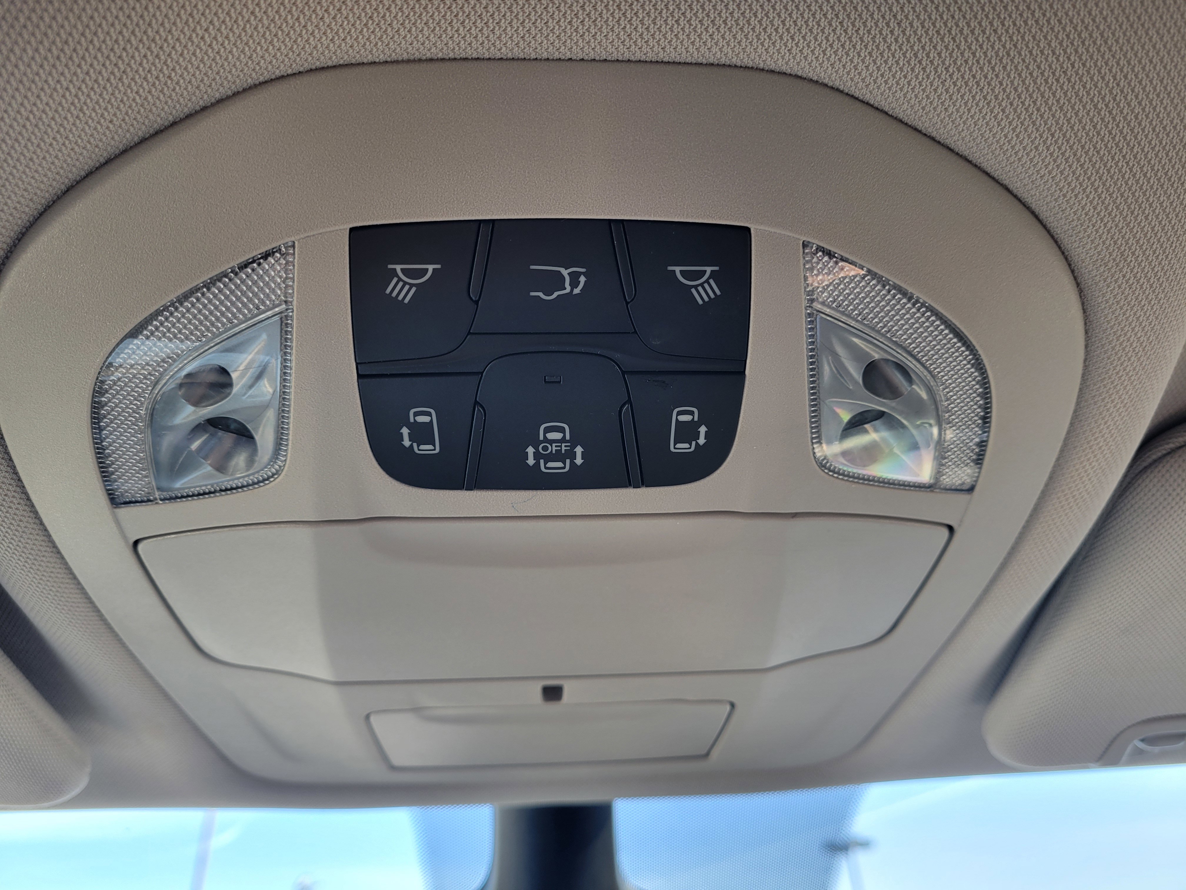 Used 2023 Chrysler Voyager LX image 24