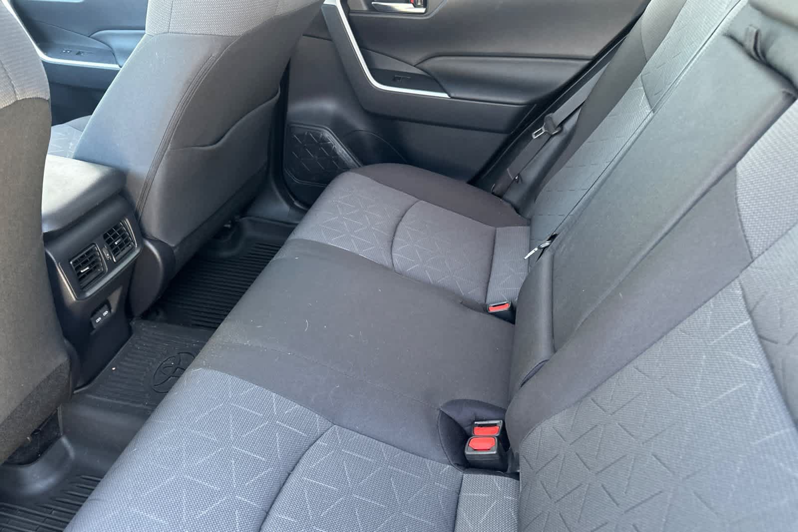 Used 2025 Toyota RAV4 XLE w/ Convenience Package AWD/4WD image 5