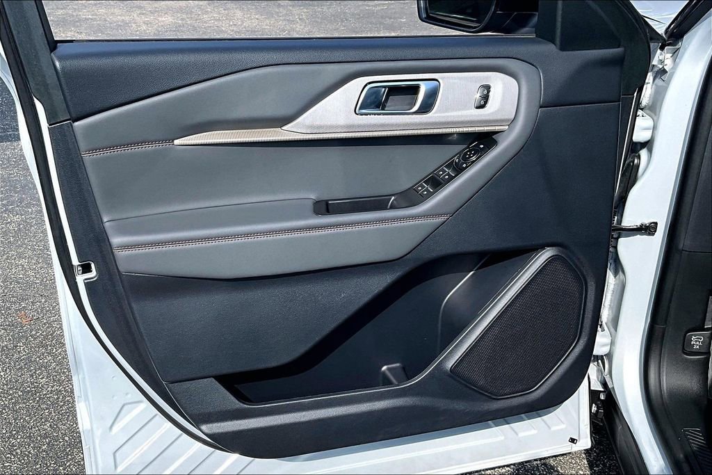 Used 2025 Ford Explorer Active image 24