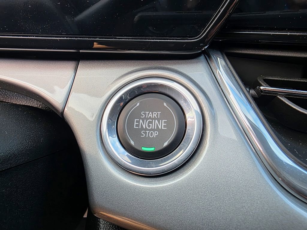 Certified 2025 Chevrolet Trax LT image 19